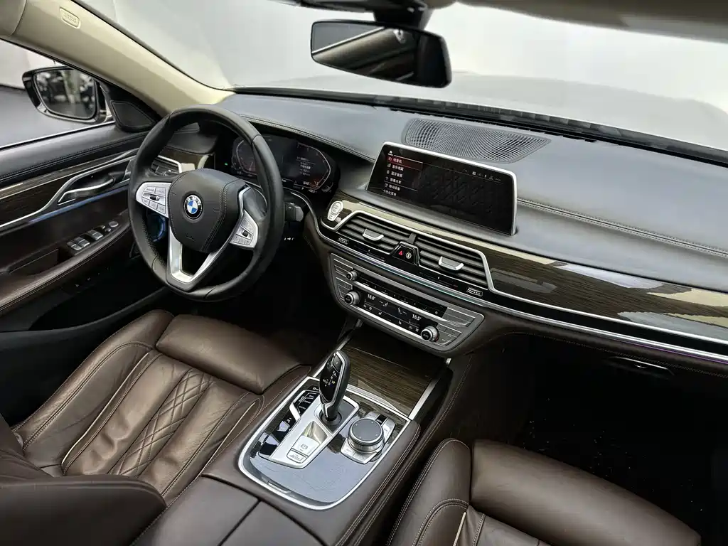 BMW 7 Series — миниатюра 6
