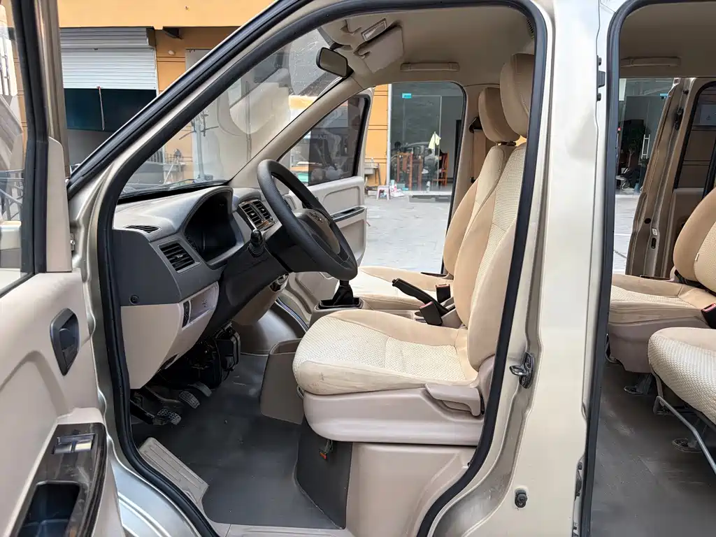Wuling Rongguang — миниатюра 5