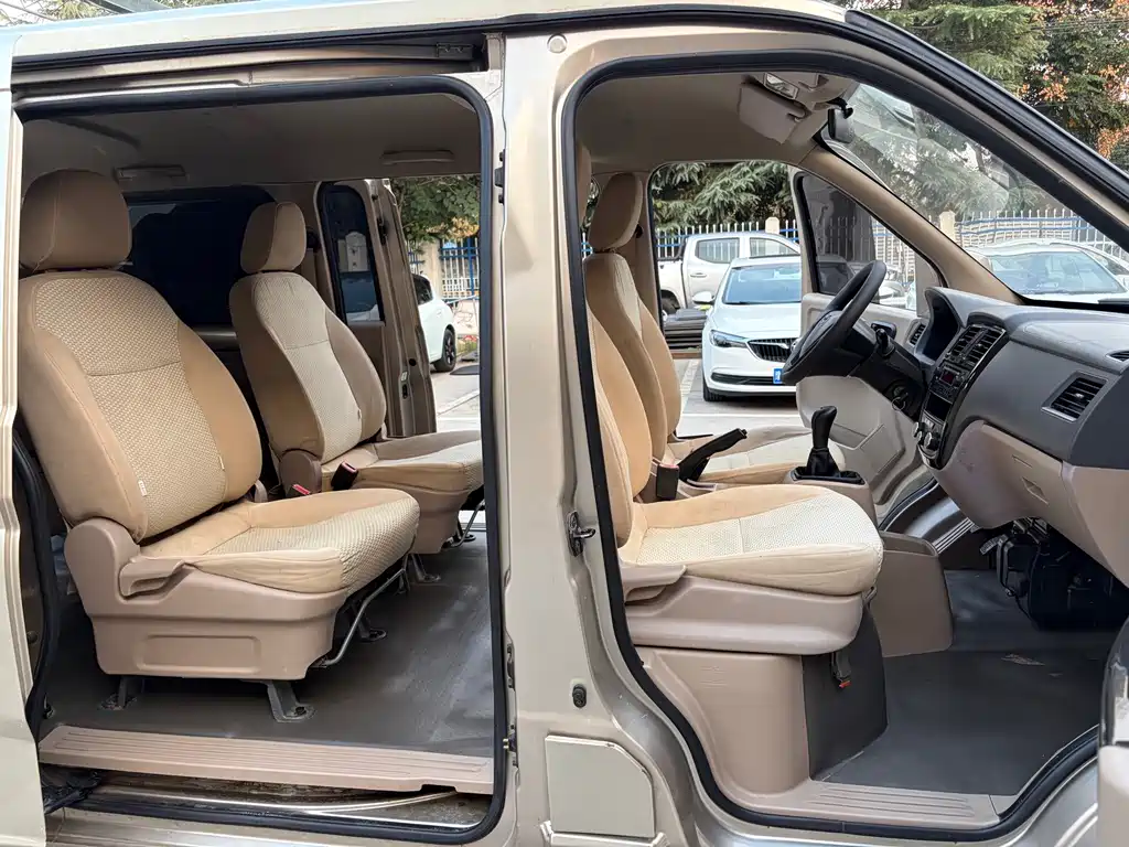 Wuling Rongguang — миниатюра 14