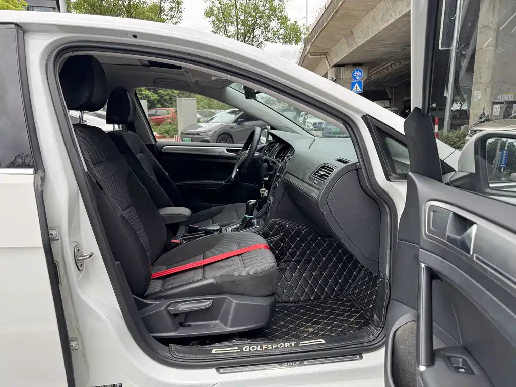 Volkswagen Golf — миниатюра 10