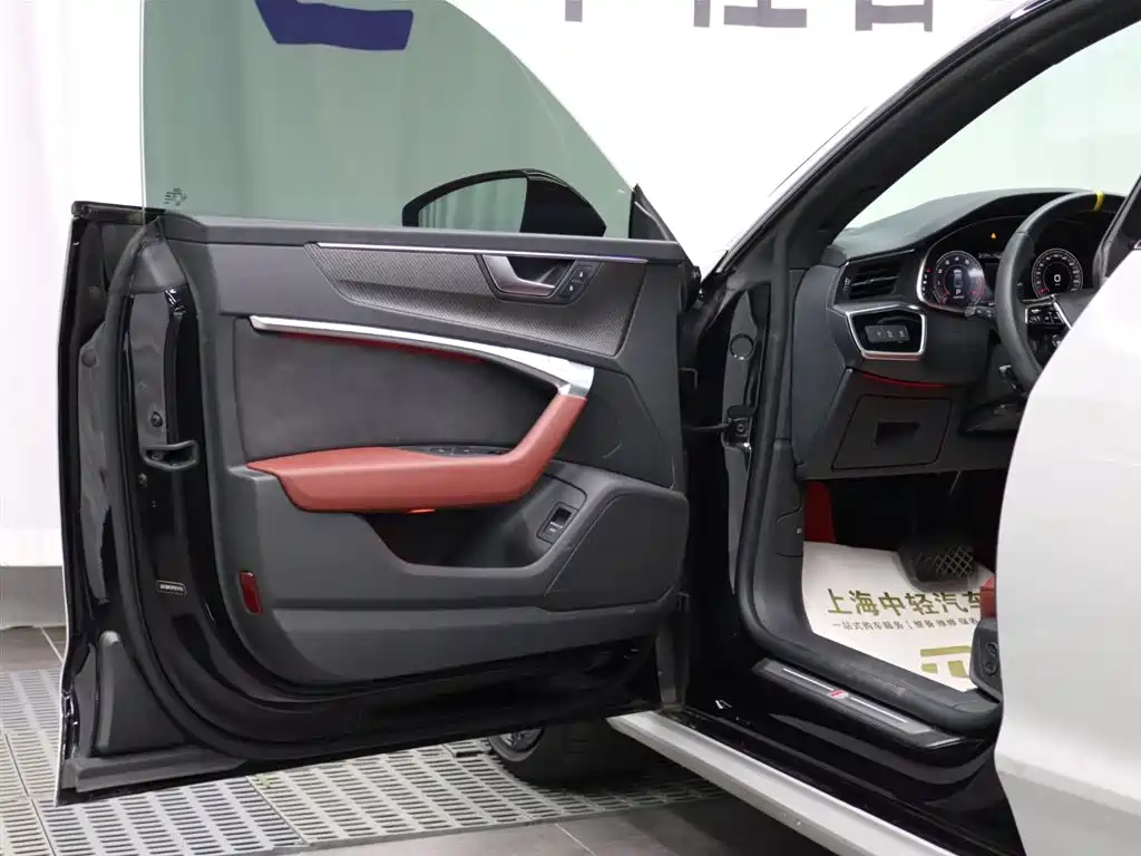 Audi A7L 2023 45 TFSI quattro S-line