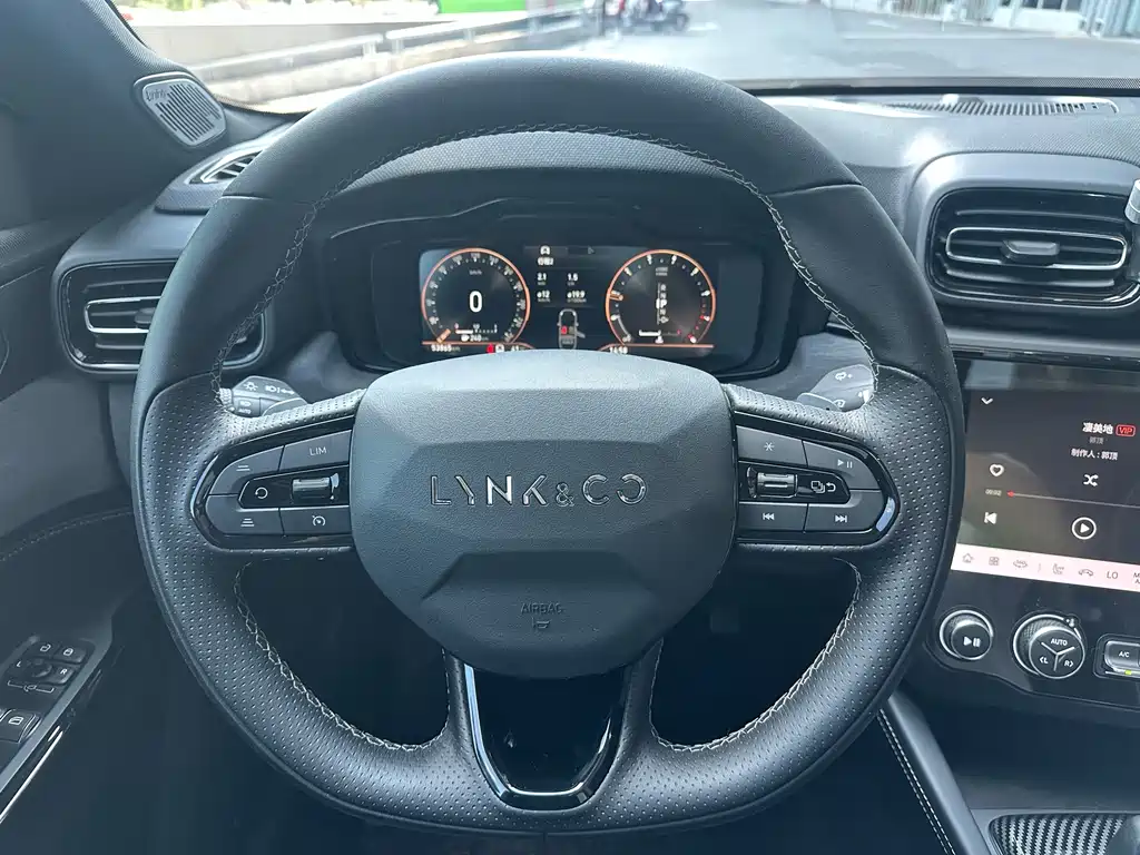 Lynk & Co 03 — миниатюра 11
