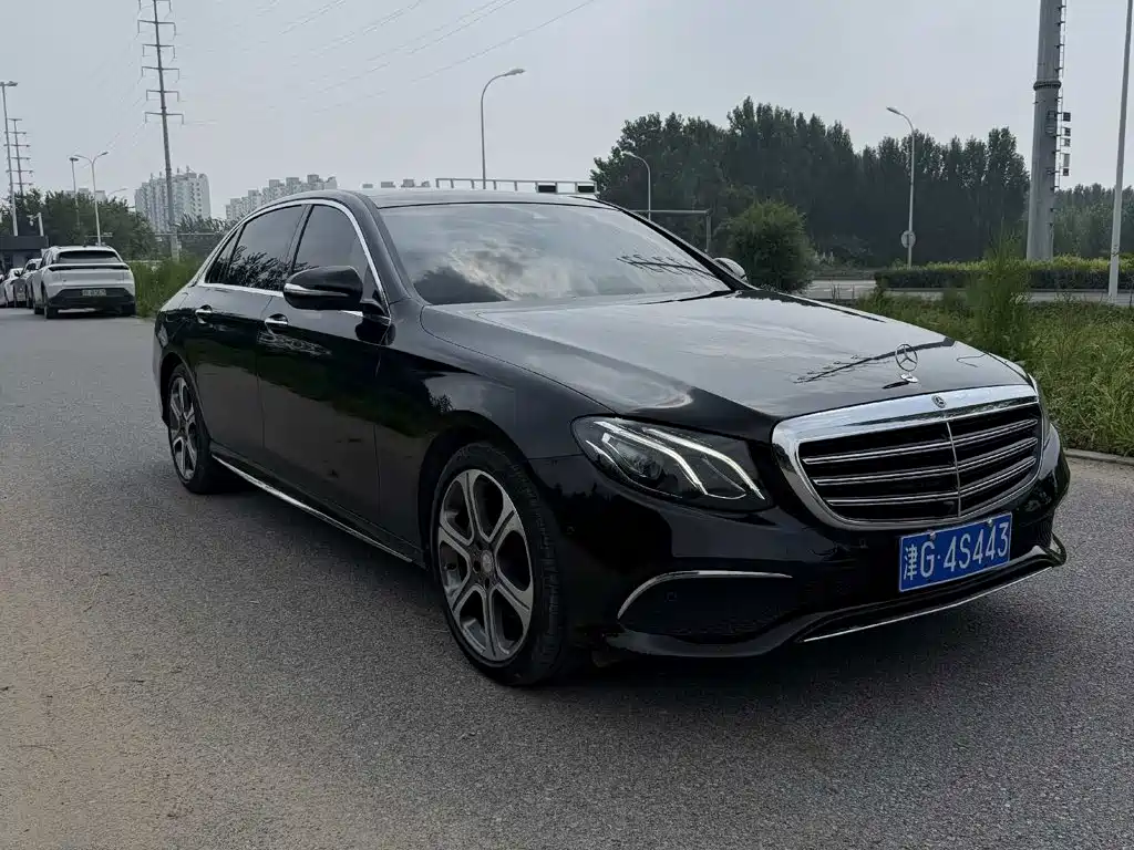 Mercedes-Benz E-Class — миниатюра 7