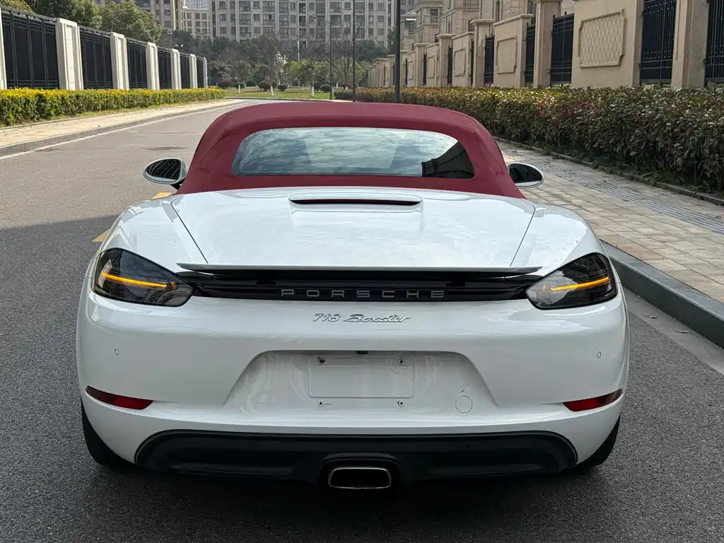 PORSCHE 718