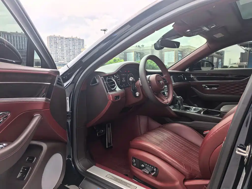 Bentley Flying Spur — миниатюра 12