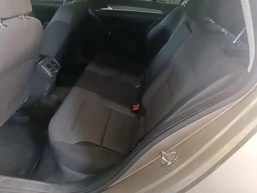 Volkswagen Golf — миниатюра 17