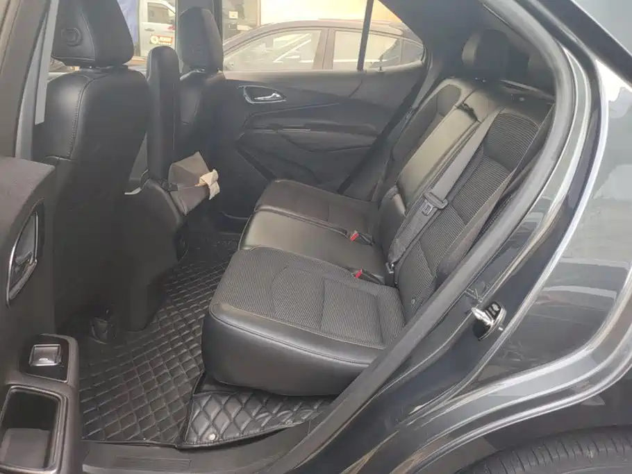 Chevrolet Equinox — миниатюра 11