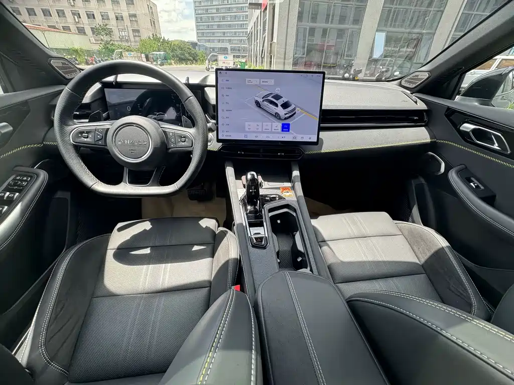 Lynk & Co 03 — миниатюра 3