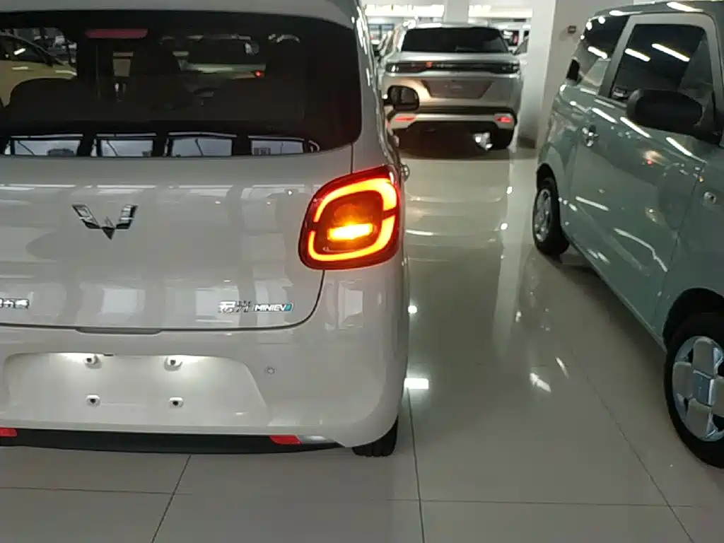 Wuling MINIEV — миниатюра 8