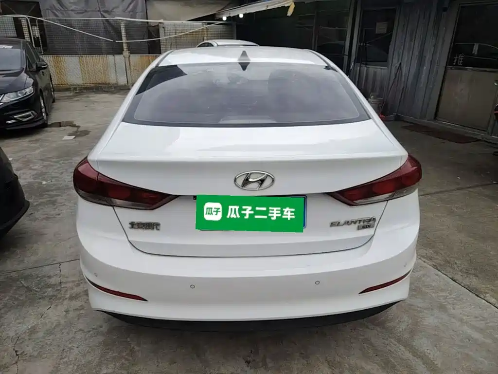 Hyundai Elantra — миниатюра 6