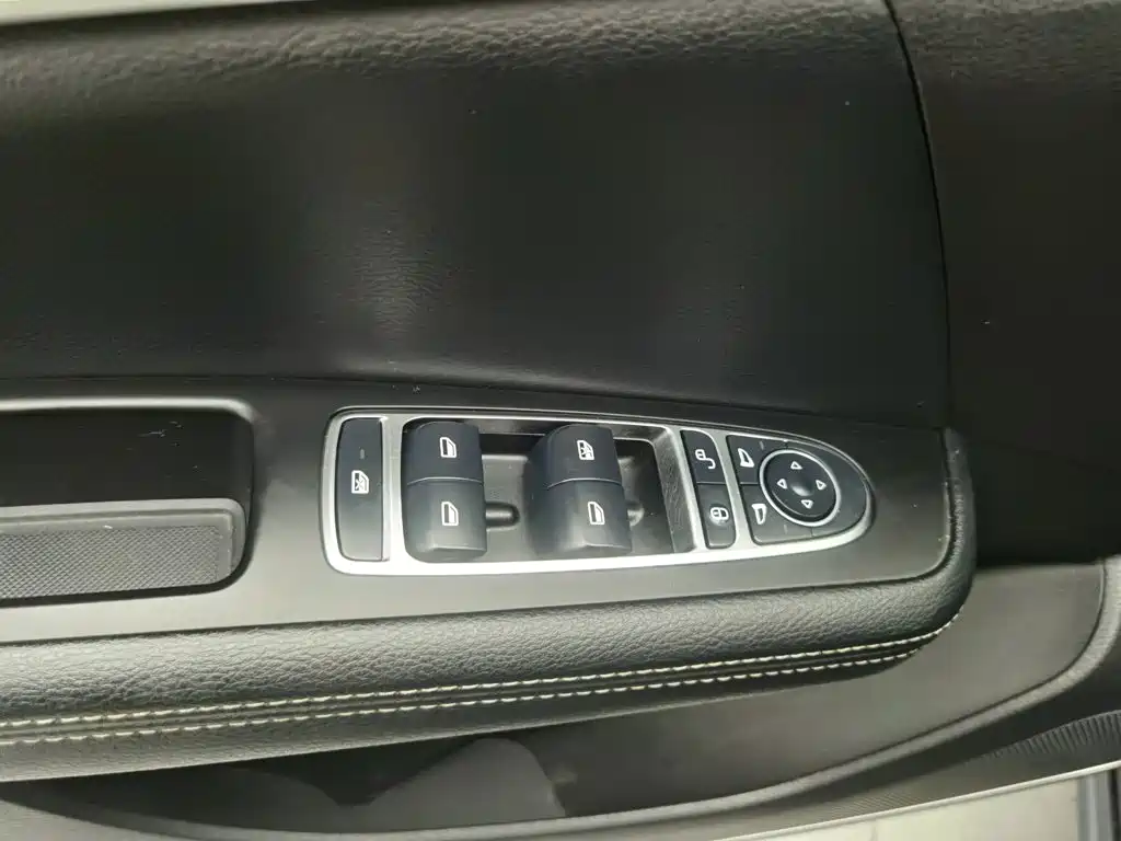 BYD MAX — миниатюра 9