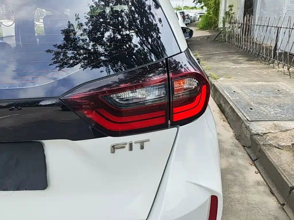 Honda Fit — миниатюра 8