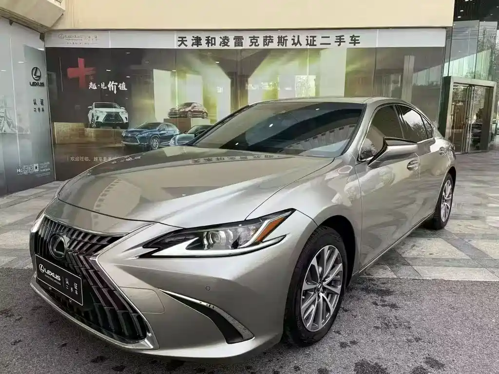 Lexus ES 2022