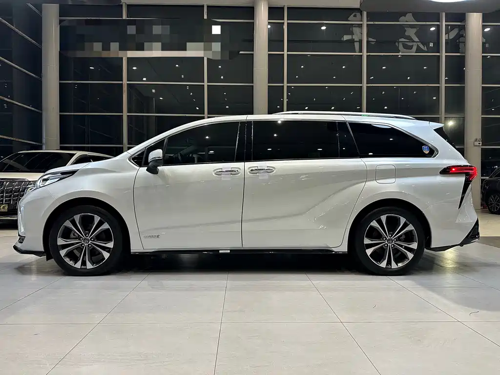 Toyota Granvia — миниатюра 4