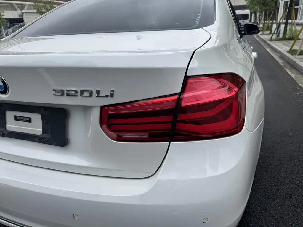 BMW 3 Series — миниатюра 24
