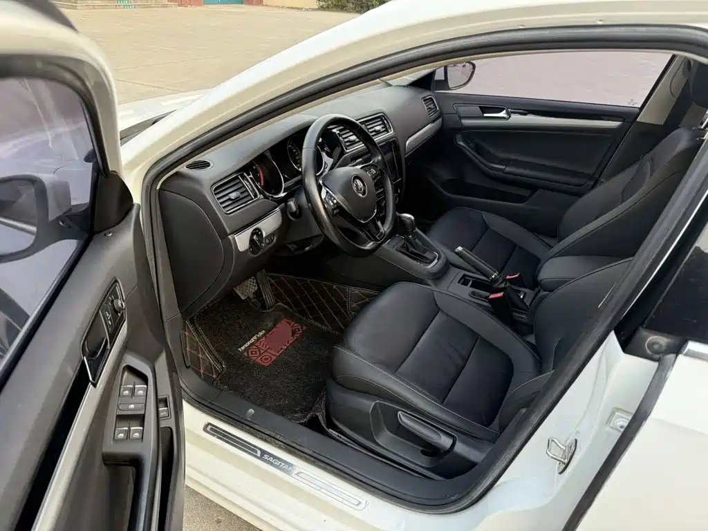 Volkswagen Sagitar 2018 1.6L AT Comfort