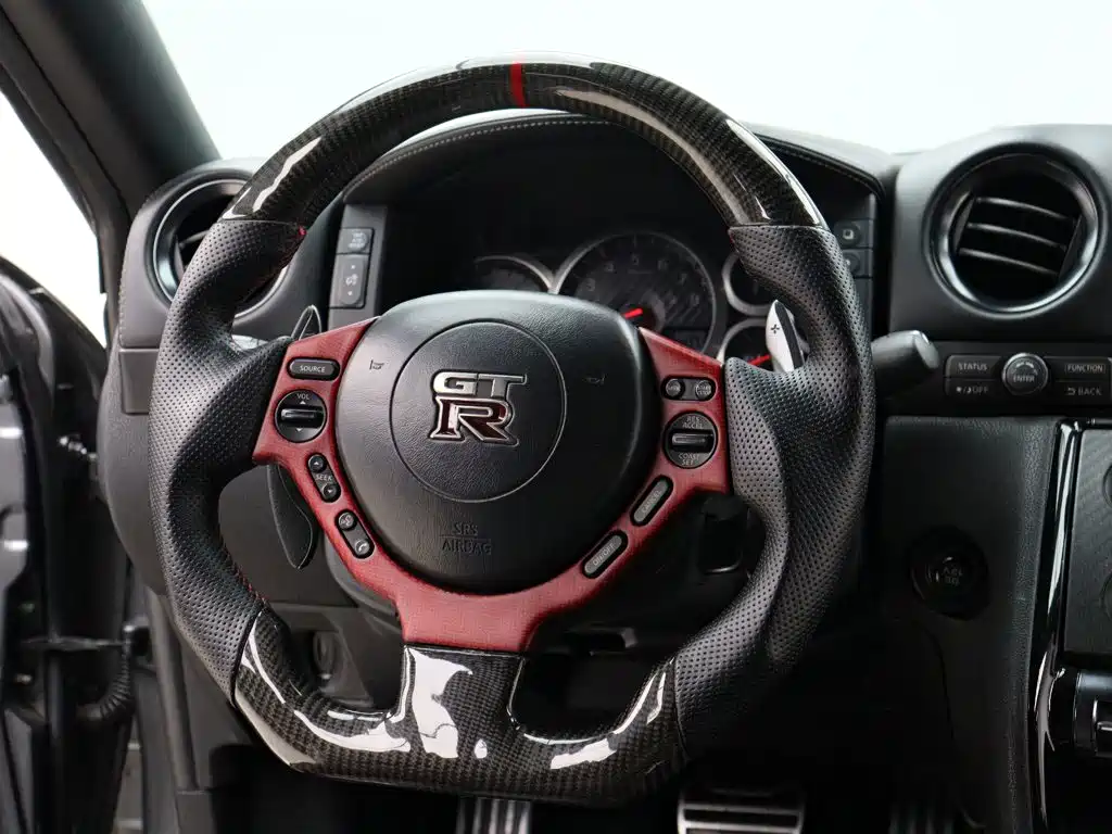 Nissan GT-R — миниатюра 11