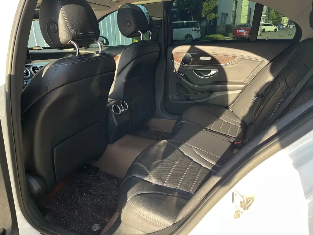 Mercedes-Benz C-Class — миниатюра 6