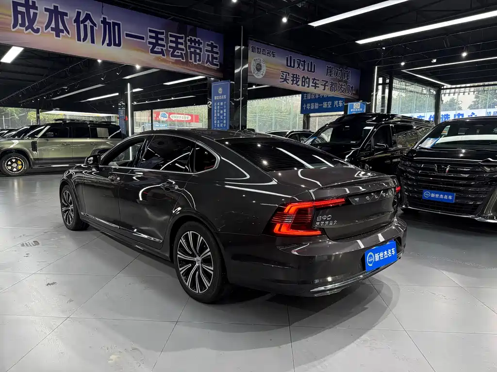 VOLVO S90