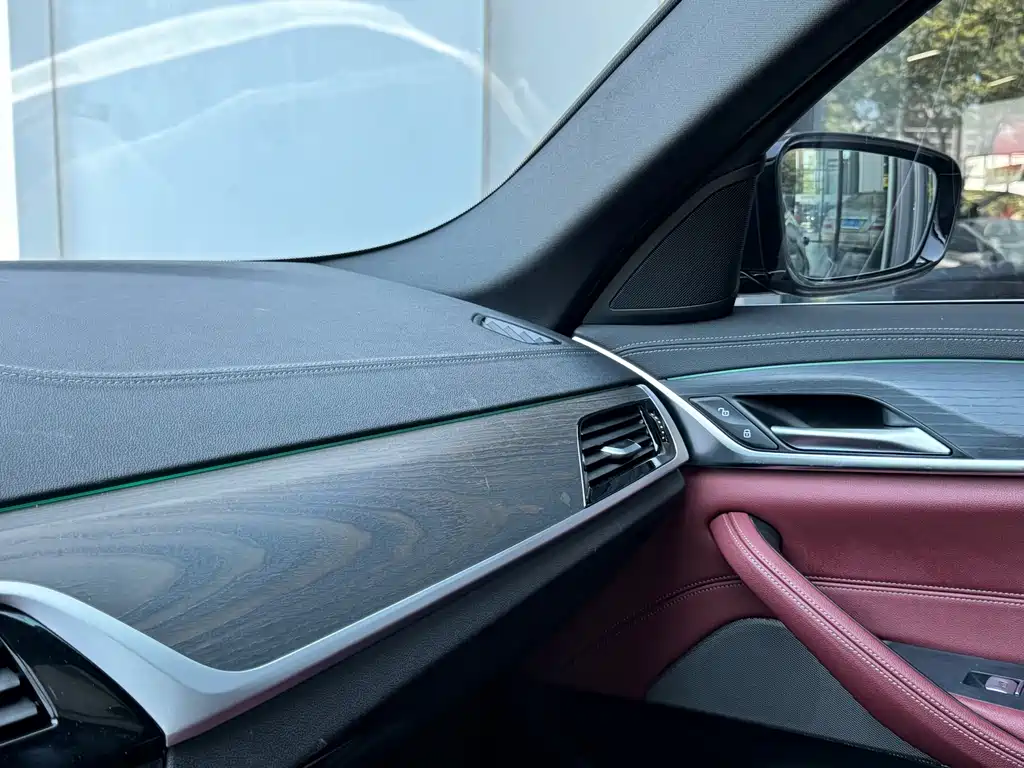 BMW 5 Series — миниатюра 14