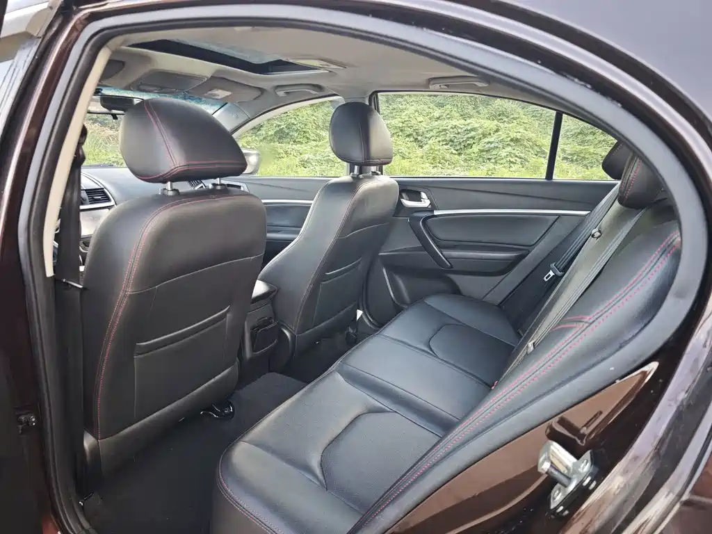 Geely Emgrand — миниатюра 6