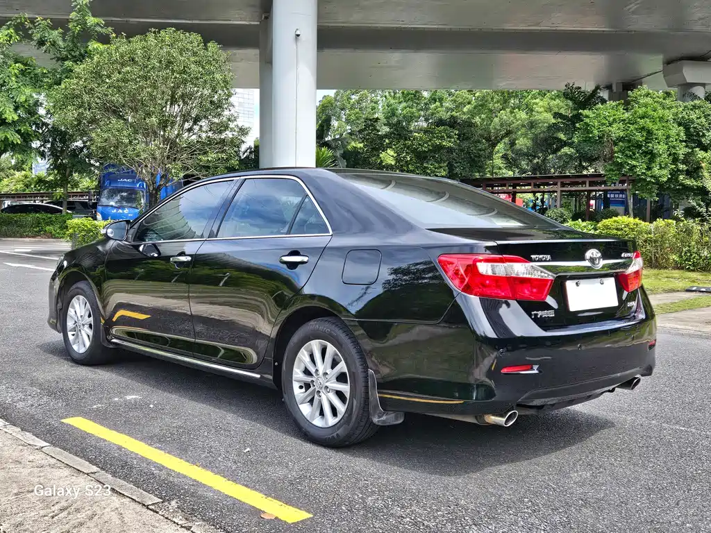 Toyota Camry — миниатюра 4
