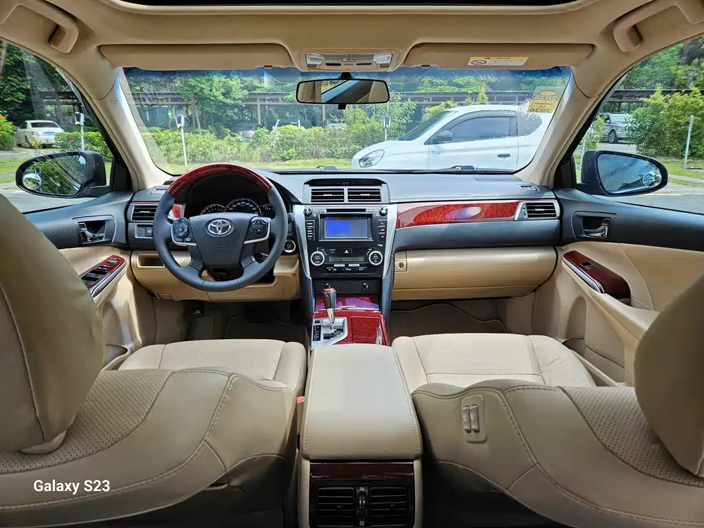 Toyota Camry — миниатюра 10