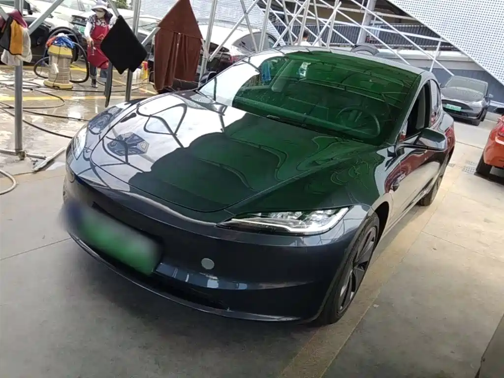 Tesla Model 3 2025
