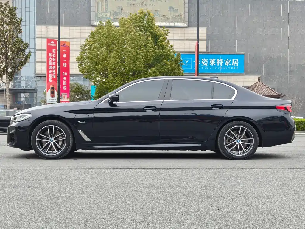 BMW 5 Series New Energy — миниатюра 7