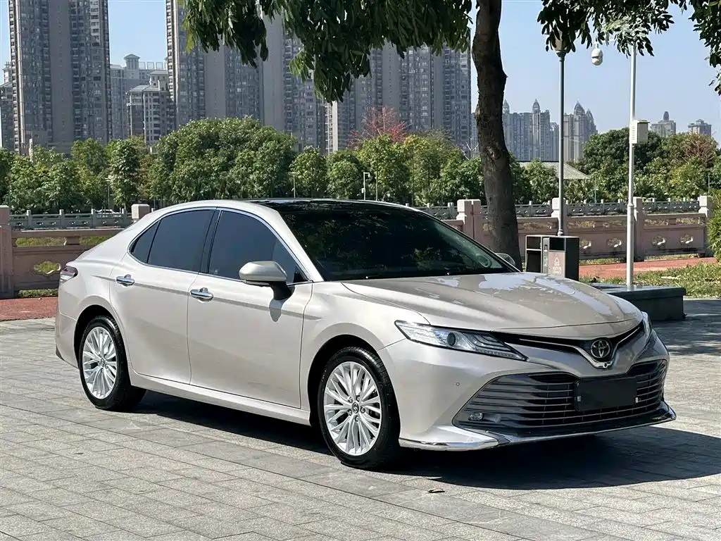 TOYOTA CAMRY