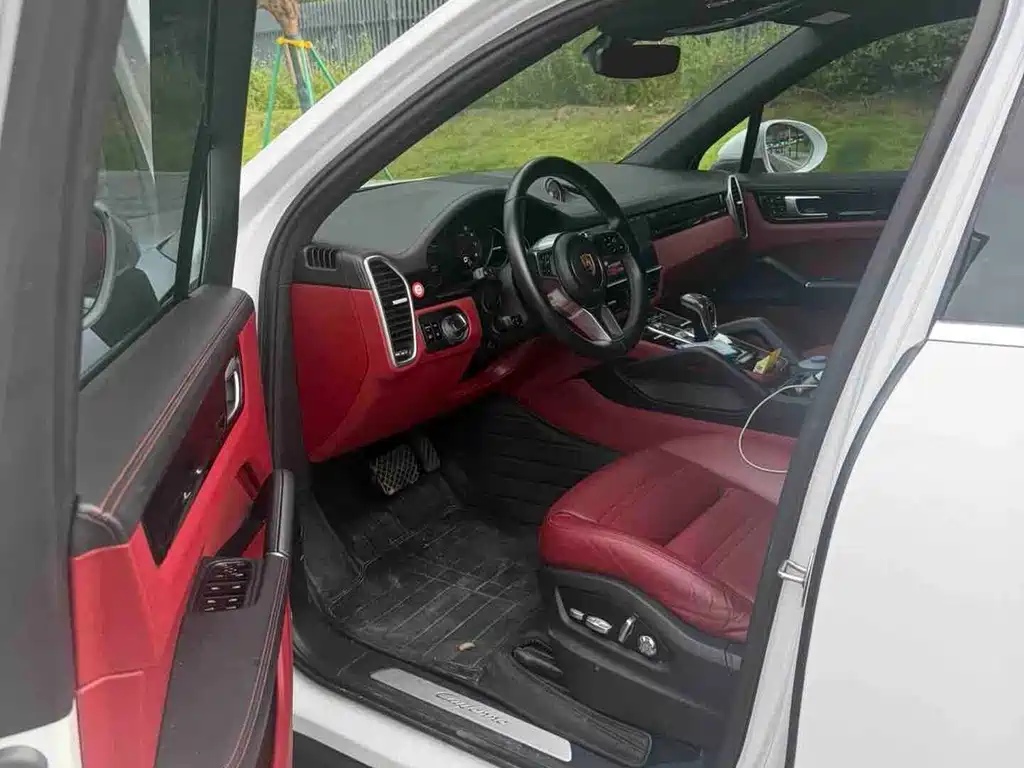 Porsche Cayenne — миниатюра 3