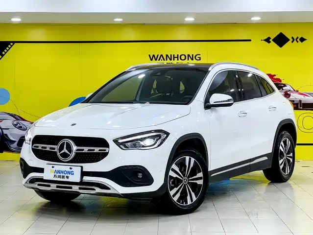 MERCEDES-BENZ  GLA