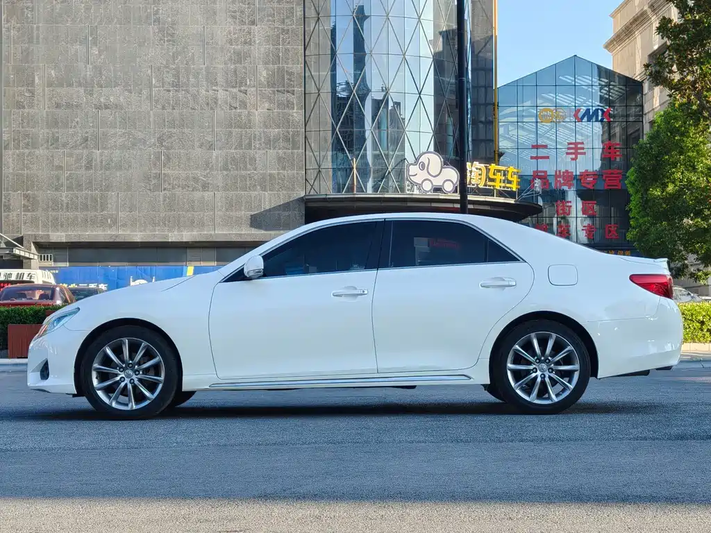Toyota Reiz — миниатюра 7