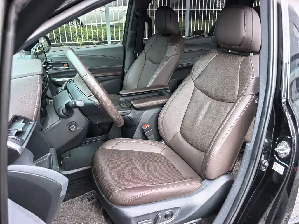 Toyota Sienna — миниатюра 10