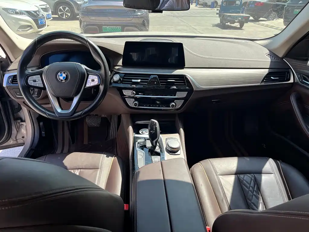 BMW 5 Series New Energy — миниатюра 7