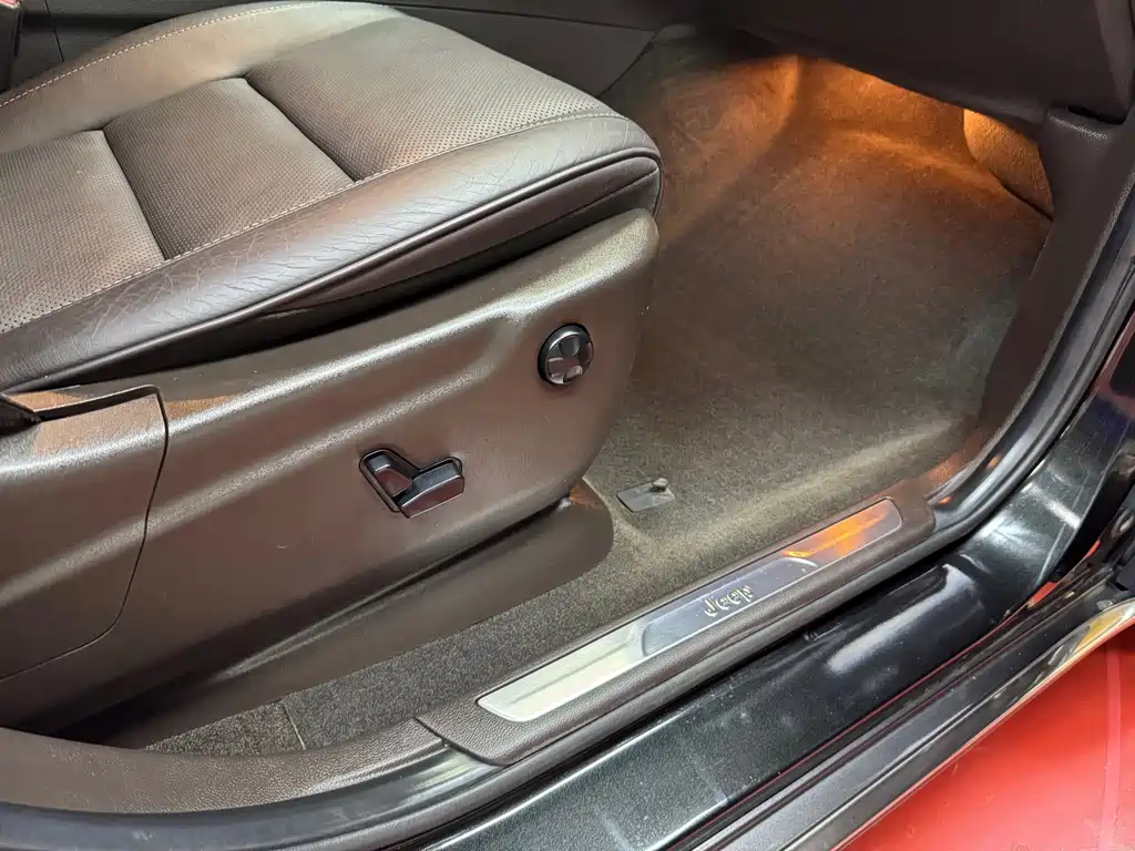 Jeep Grand Cherokee (Import) — миниатюра 33