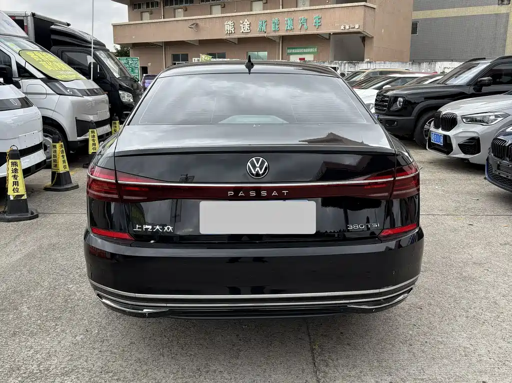 Volkswagen Passat 2025 380TSI