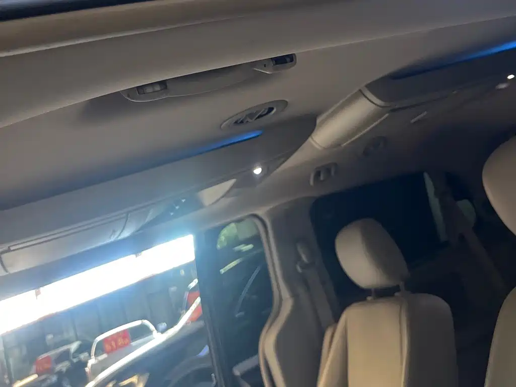 Chrysler Grand Voyager (Import) — миниатюра 12
