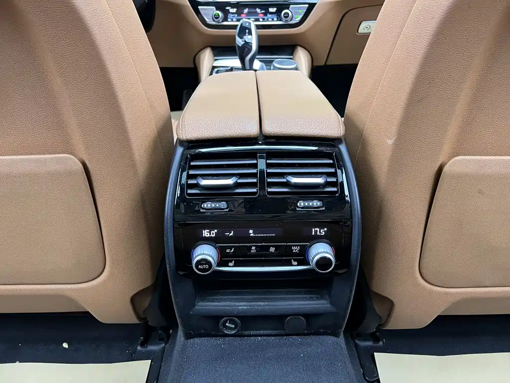 BMW 5 Series — миниатюра 26
