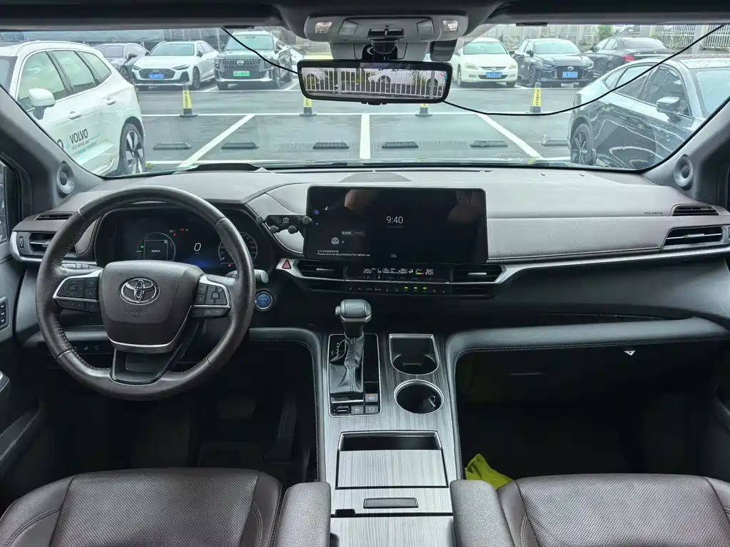 Toyota Sienna — миниатюра 7
