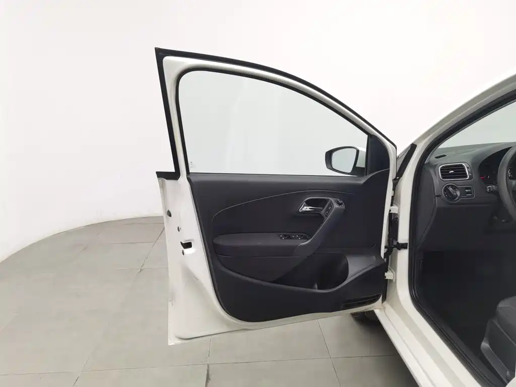 Volkswagen Polo — миниатюра 8