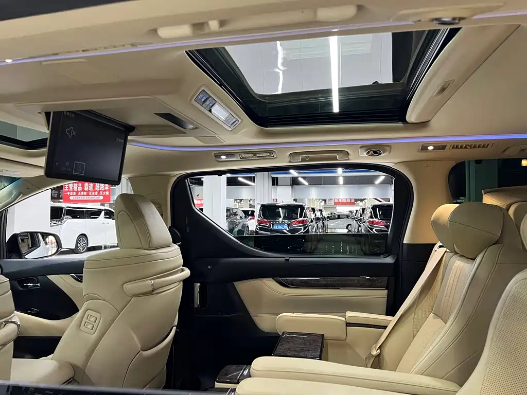 Toyota Vellfire — миниатюра 10