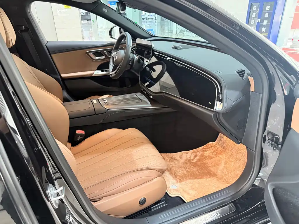 Mercedes-Benz E-Class — миниатюра 9