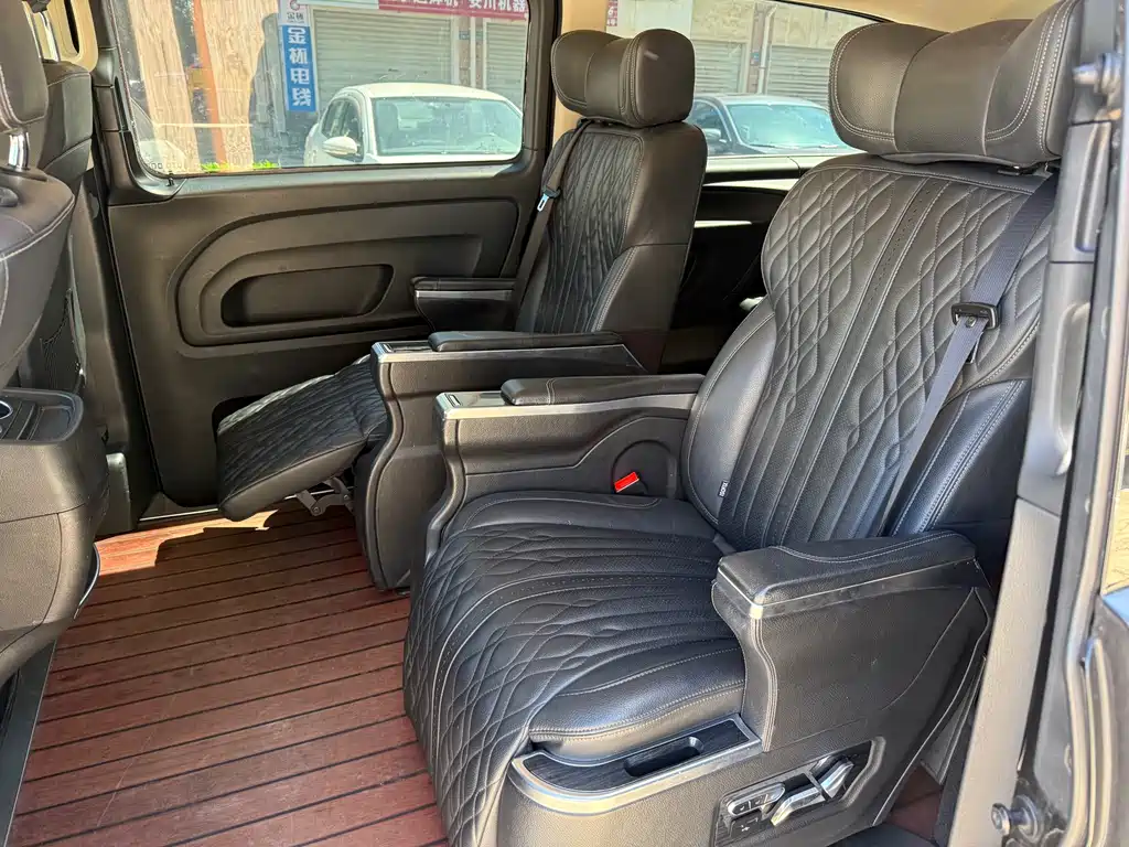 Mercedes-Benz Vito 2021 2.0T 7 мест