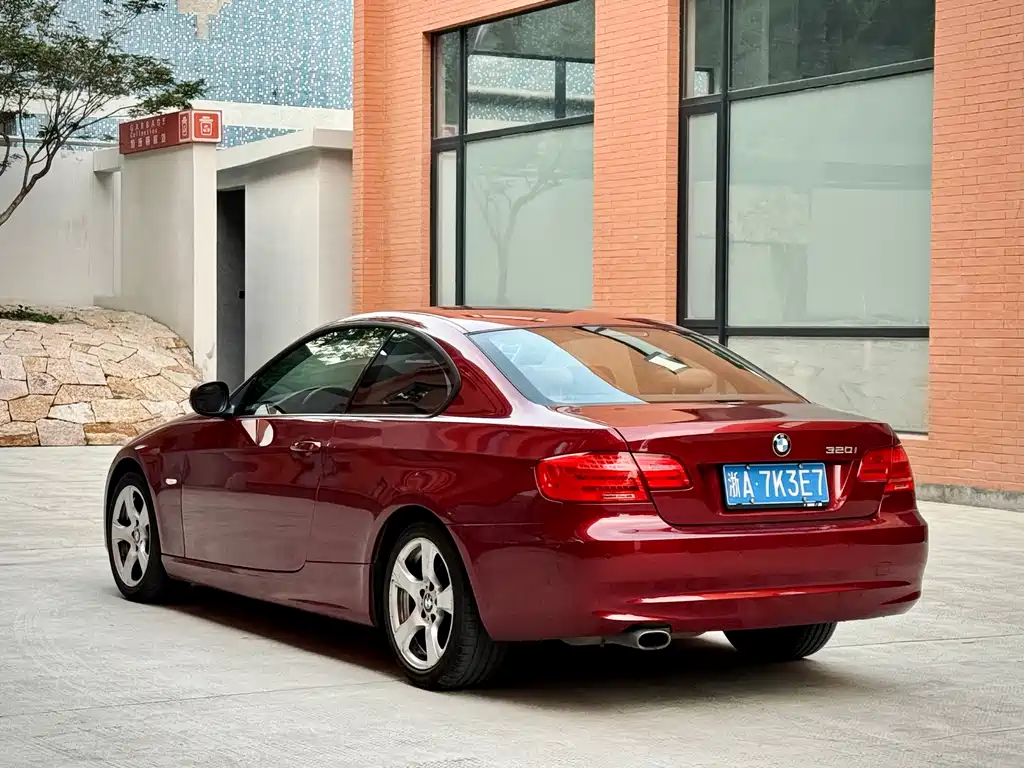 BMW 3 Series 3 2011 320i