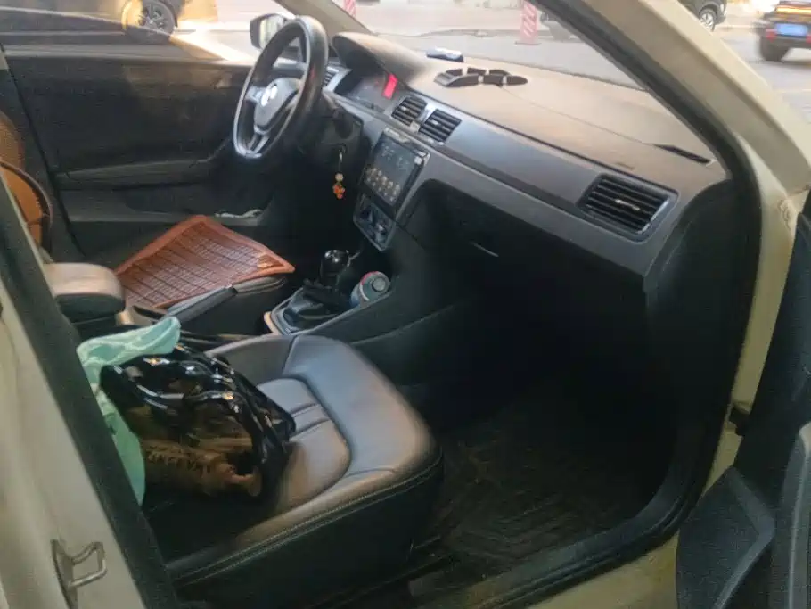 Volkswagen Santana — миниатюра 8