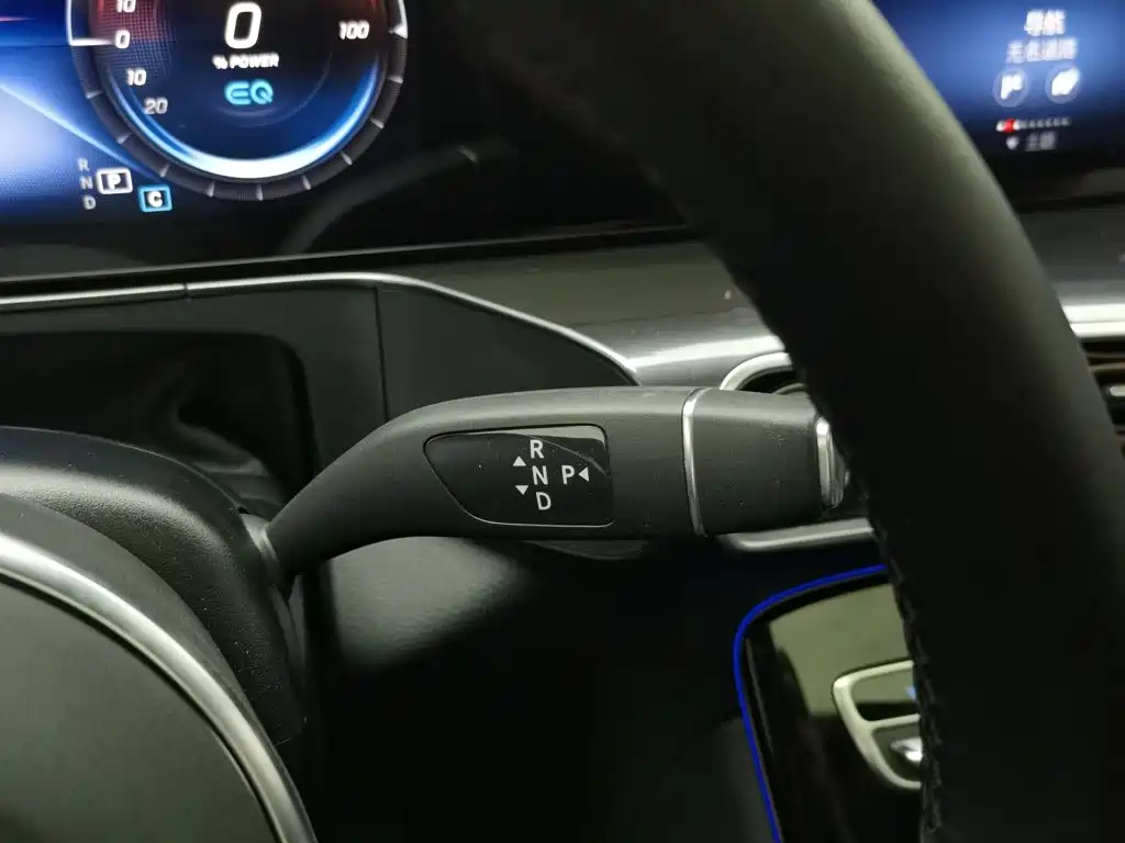 Mercedes-Benz EQC — миниатюра 13