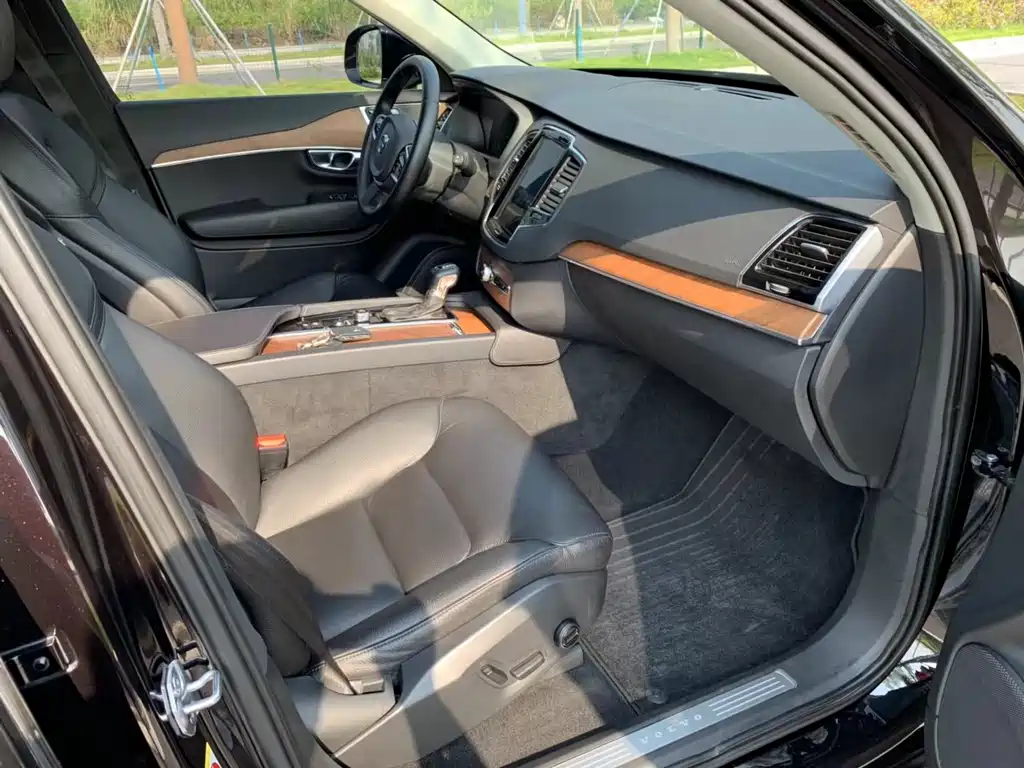 Volvo XC90 — миниатюра 8