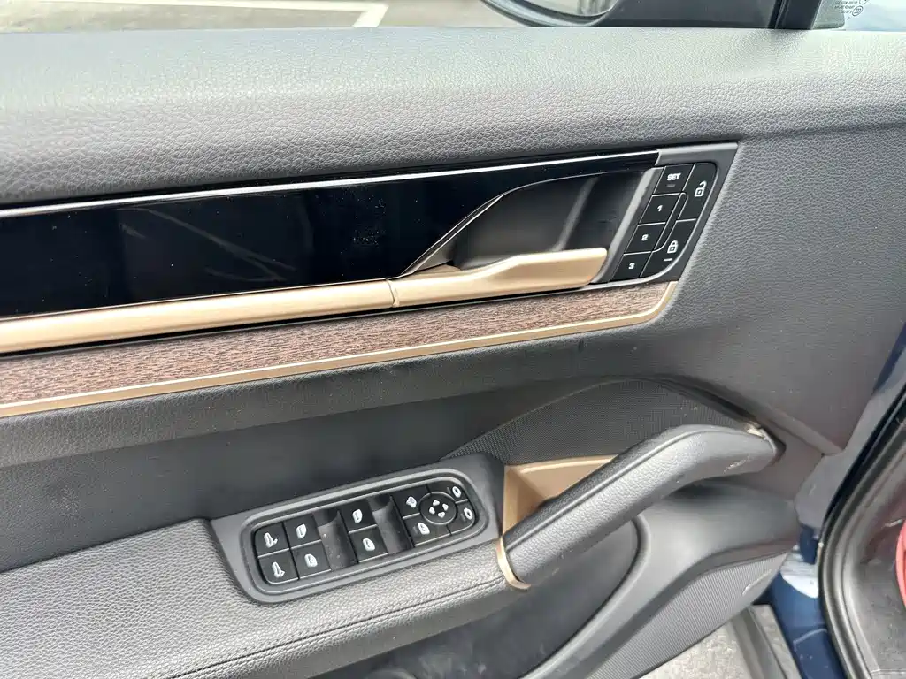 Porsche Cayenne — миниатюра 9
