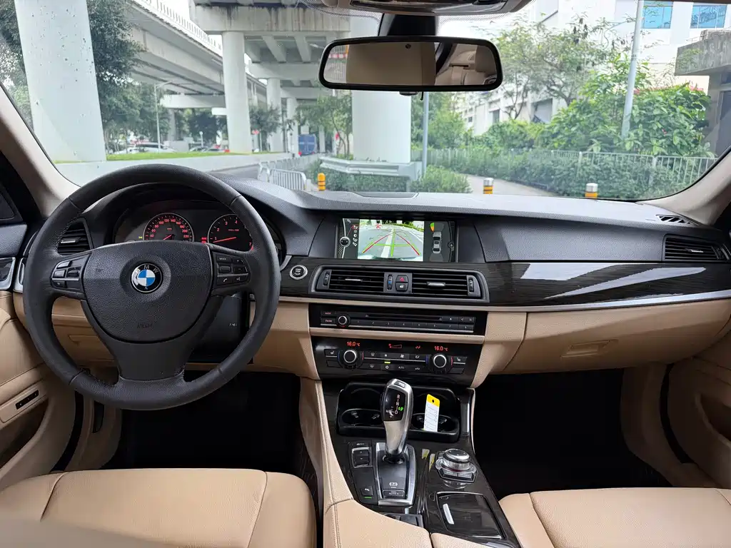 BMW 5 Series — миниатюра 10